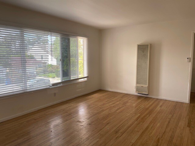 Building Photo - 14225 Riverside Dr