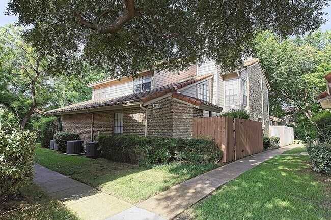 Building Photo - 889 Dublin Dr
