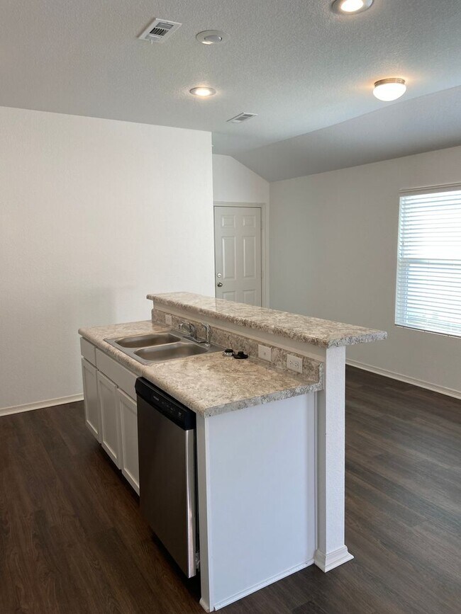 Building Photo - *Pre-Leasing* Three Bedroom | Two Bathroom Home in Faulkner Crossing