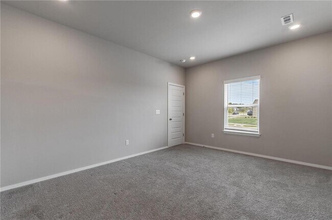 Building Photo - 923 S Nighthawk Ln