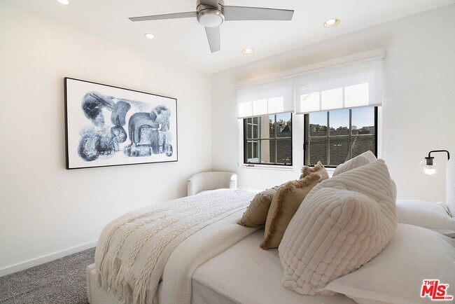 Building Photo - 131 S Martel Ave