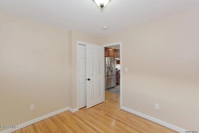 Building Photo - 614 Park Ave