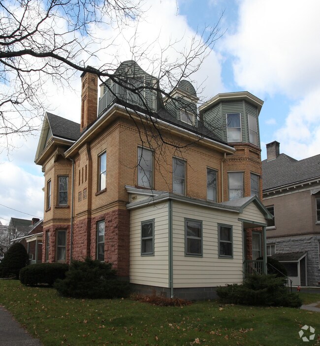 Building Photo - 177 Fair St