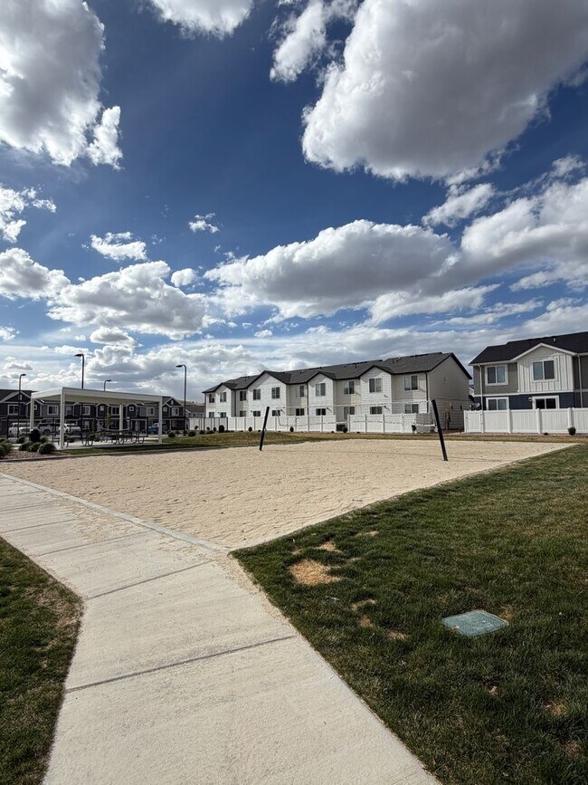 Building Photo - Hidden Springs Gem