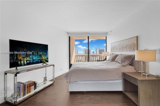 Building Photo - 1000 W Island Blvd