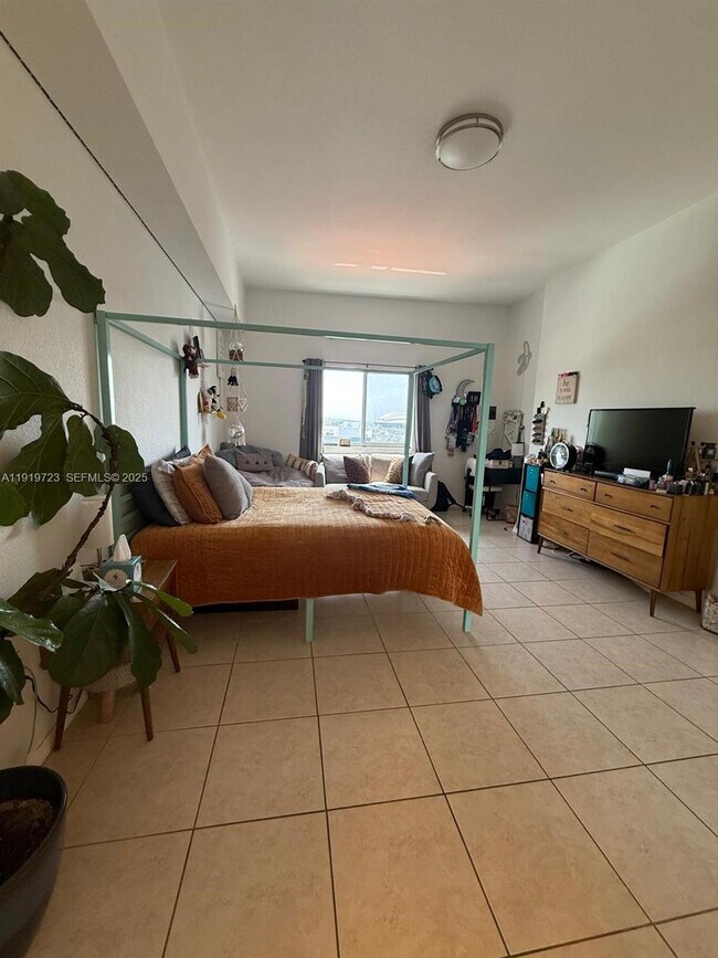 Building Photo - 36 NW 6th Ave