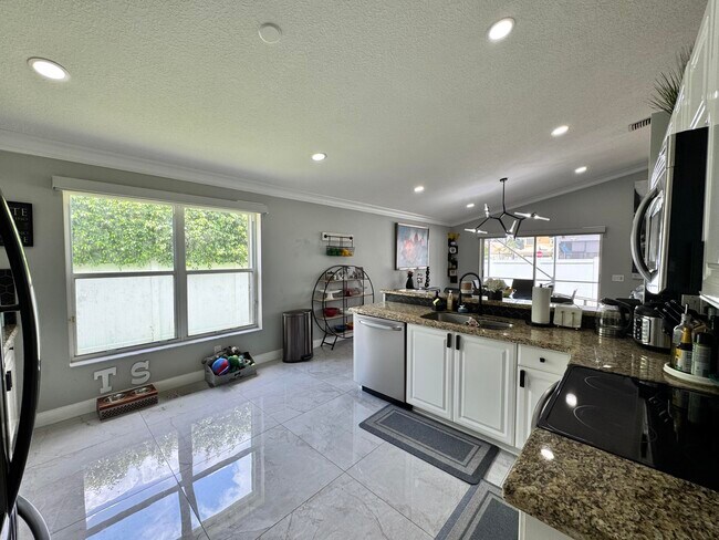 Building Photo - 18038 Rhumba Way