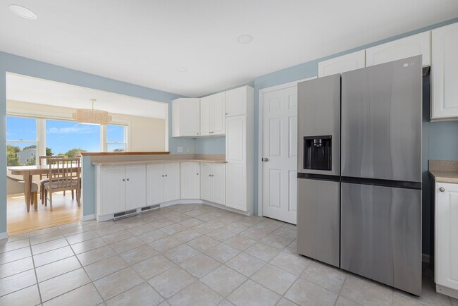 Building Photo - 295 Carpenter Dr