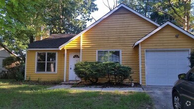 Building Photo - Hidden Gem in Lithonia!!