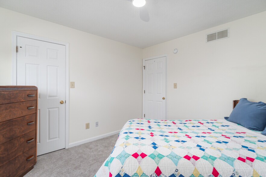 Bedroom 2 - 753 E Sherwood Hills Dr