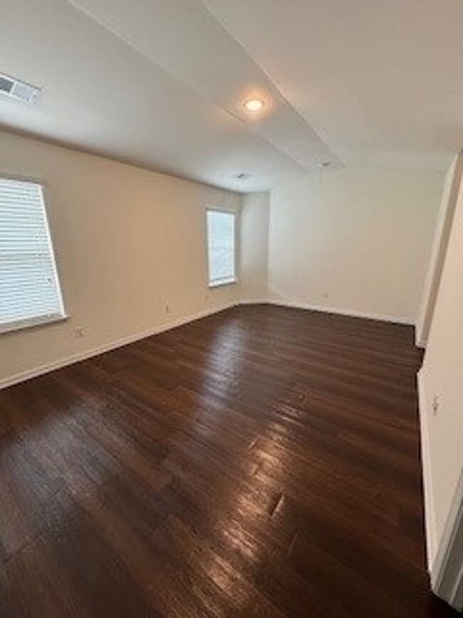 Building Photo - 6 Bearing Cir