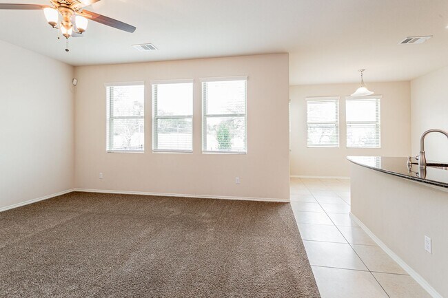 Building Photo - 3 Bedrooms, 2.5 Bathrooms – Stylish and Co...