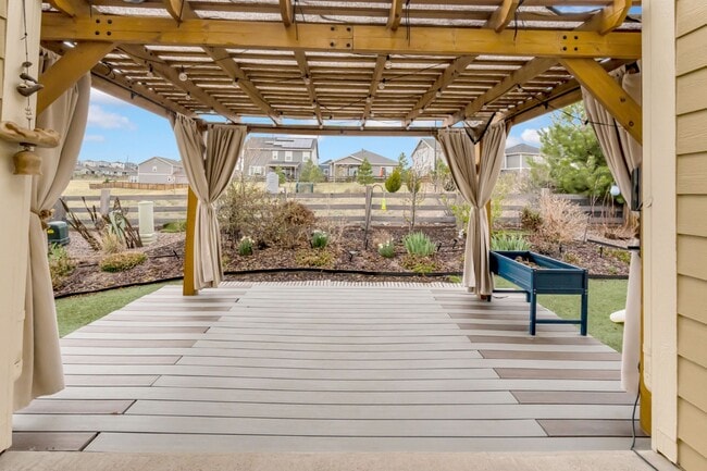 Building Photo - Beautiful low-maintenance ranch home with turf in front and back!