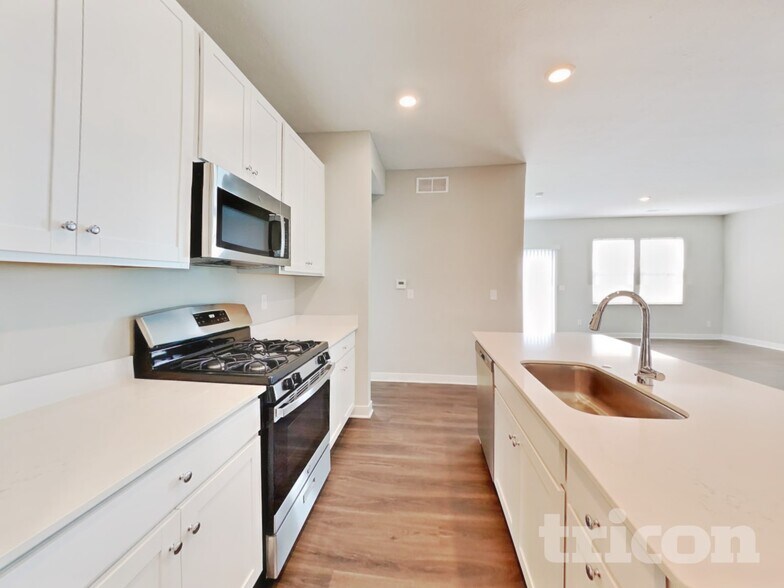 Building Photo - 224 Bluestem Ln