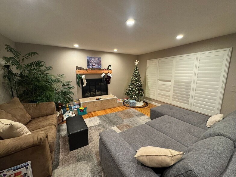 Building Photo - 500 Estes St