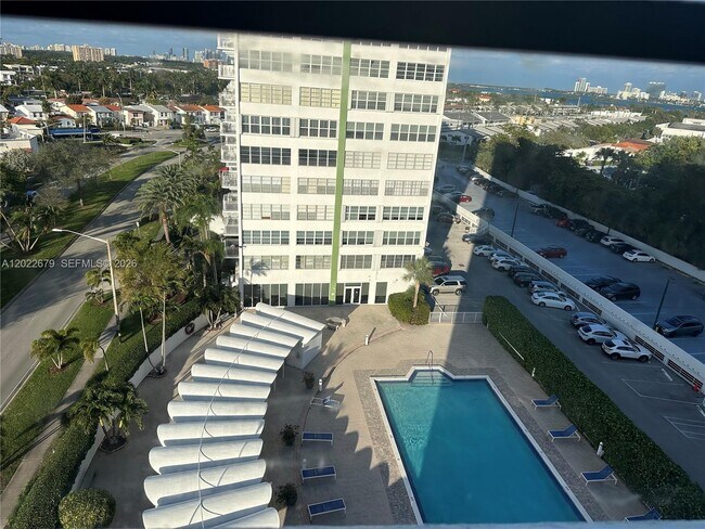 Building Photo - 2100 Sans Souci Blvd