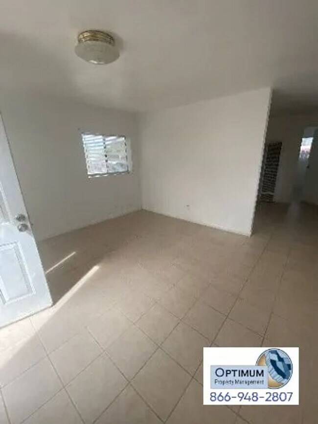 Building Photo - Spacious 1-Bedroom, 1-Bathroom Apartment with Tile Flooring