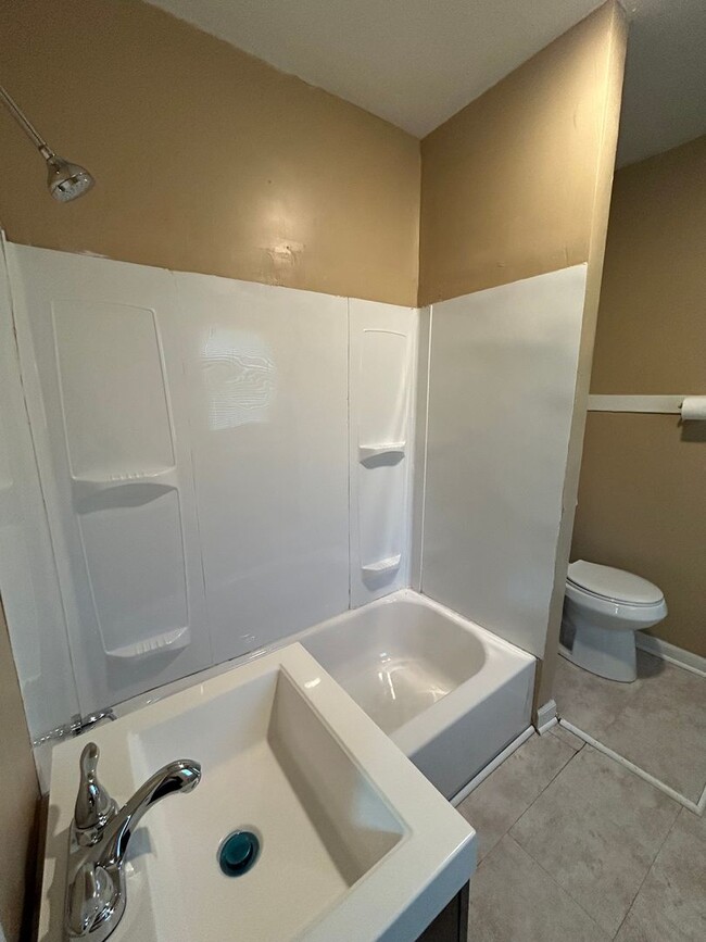 Building Photo - Coming Soon!! 2 Bed 1 Bath House!! $1063.00