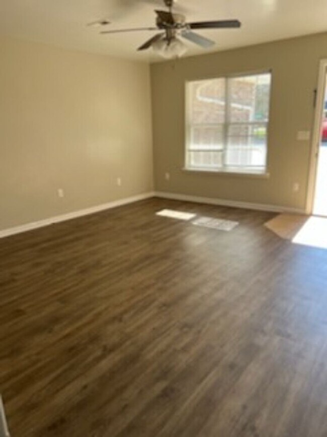 Building Photo - 16195 A&amp;B Hummingbird