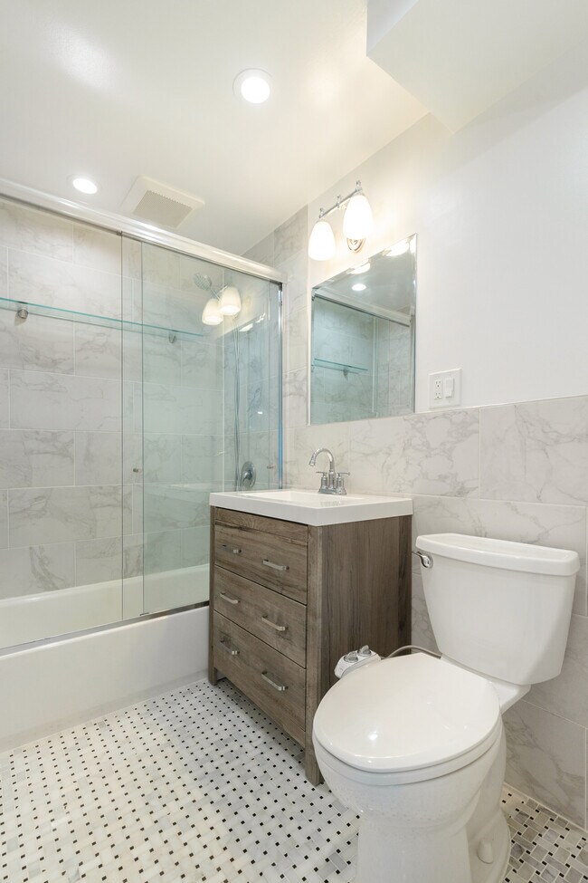 Building Photo - 165 Byrne Ave