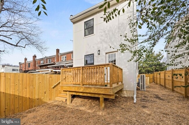 Building Photo - 113 Clifford Ave