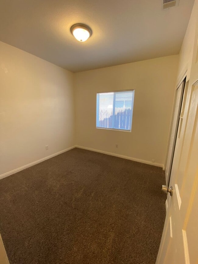 Building Photo - 5315 Clover Mountain St