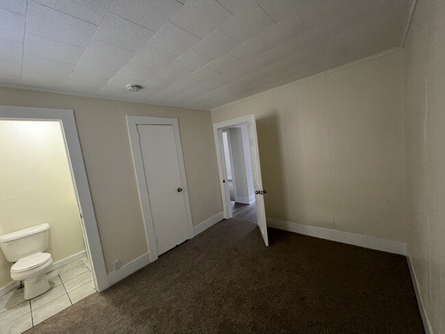 Bedroom 1 with half bath - 4 Cottage Pl