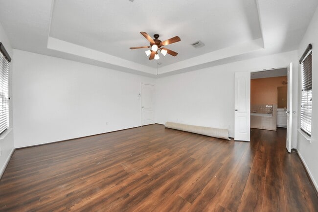 Building Photo - 5922 Hollister Cole