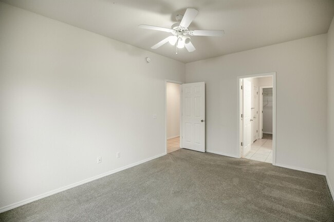 Building Photo - 3606 SW Deerfield Blvd