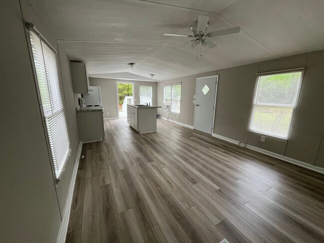 Building Photo - AVAILABLE NOW! Mobile Home with Large Yard in Guyton