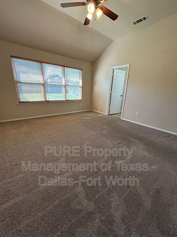 Building Photo - 7628 Hollow Forest Dr