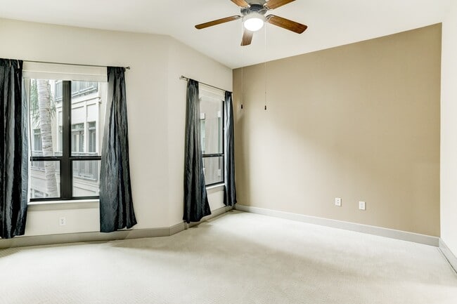 Building Photo - 1901 Post Oak Blvd