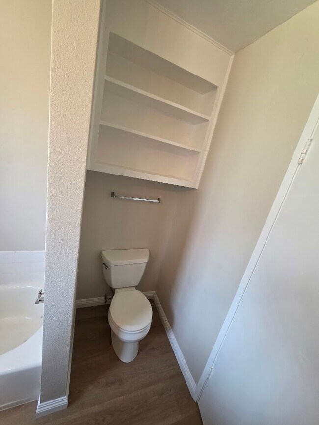 Building Photo - TURNKEY-RENT READY SPACIOUS 2BD/2BA HOME, ...