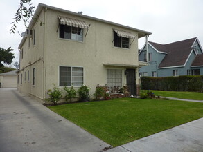 Building Photo - Upper One bedroom unit - South Gate!!