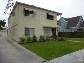 Building Photo - Two Bedroom lower unit - Move in Ready!