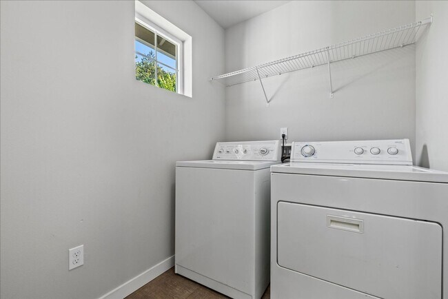 Building Photo - **Move-In Special** Stunning 4 bed, 2.5 bath home with 3 car garage & fully fenced yard!