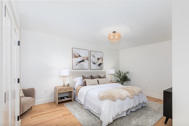 Building Photo - 34 Waverly Pl