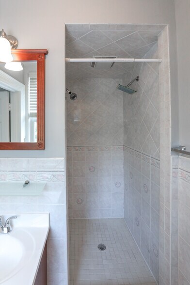 Building Photo - 2315 15th St NW
