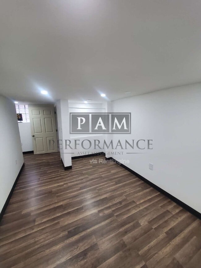 Building Photo - 2829 S Howell Ave