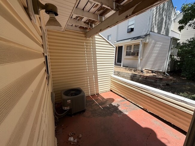 Building Photo - 964 S Pitkin Ct