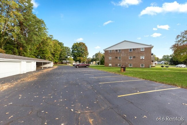 Building Photo - 630 56th St SE