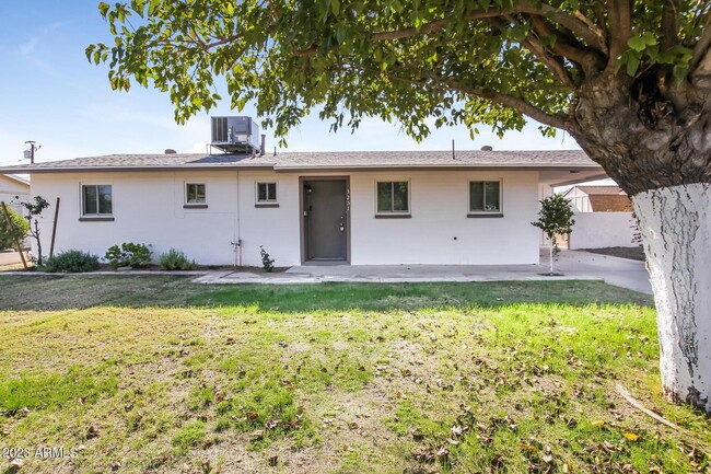 Building Photo - 3251 E Hillery Dr