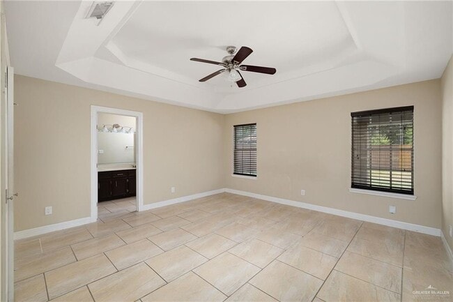 Building Photo - 13 E Xenops Ave