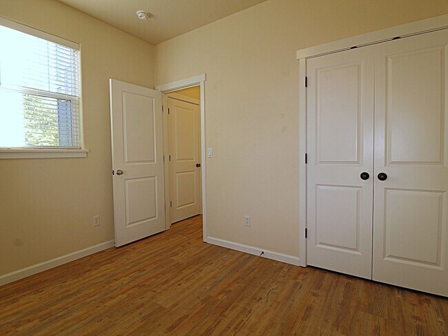 Building Photo - Charming 3-Bedroom Home in NE Bend – Close...