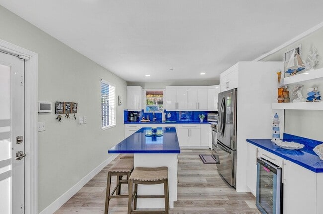 Building Photo - 136 Sable Palm Ln