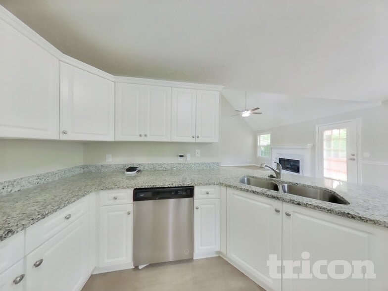 Building Photo - 800 Chaney Woods Dr