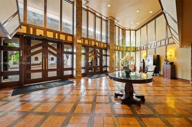 Building Photo - 520 Brickell Key Dr