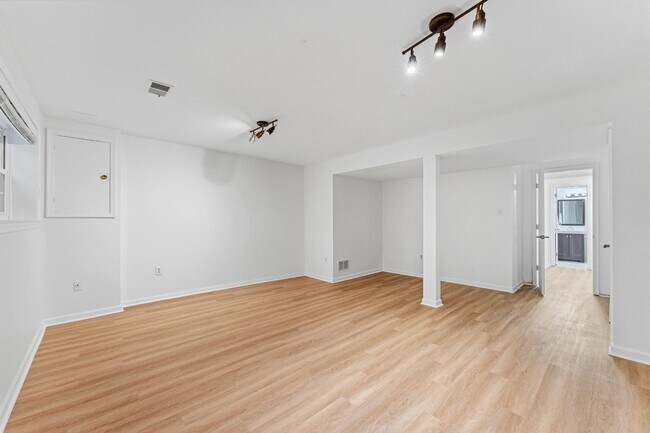 Building Photo - 7428 Chummley Ct