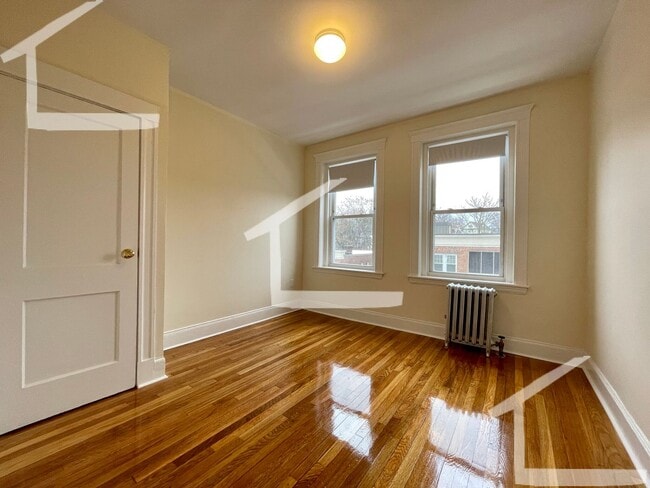 Building Photo - No Brokers Fee, No Security Deposit, Heat, Hot Water Included, Laundry on a Site