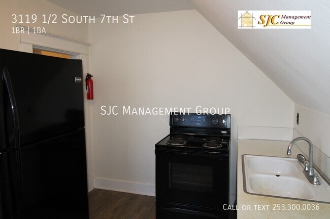 Building Photo - 3119 1/2 South 7th St -